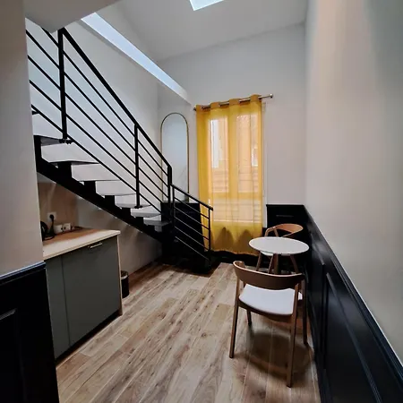 District Nation Hotel 2*