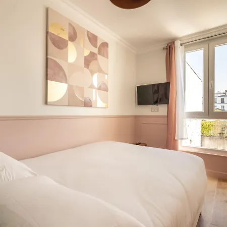District Nation Hotel 2*