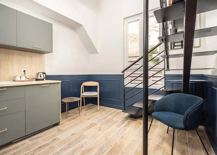 Hotel District Nation 2*