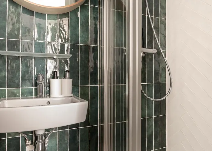 District Nation Hotel 2*