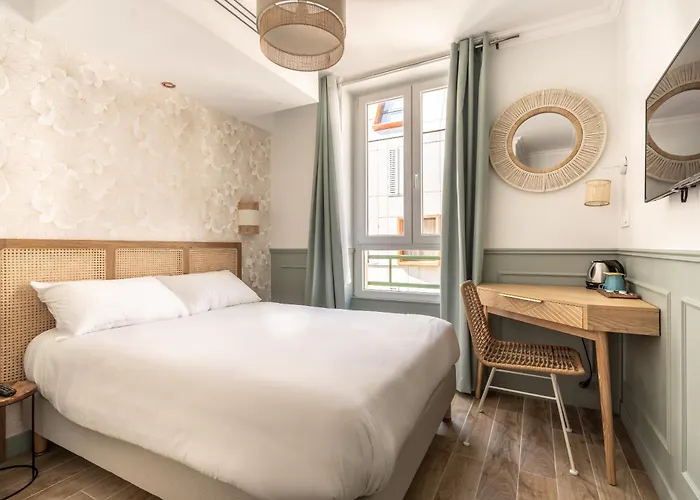 District Nation Hotel 2*