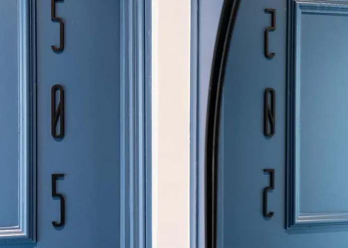 District Nation Hotel 2*