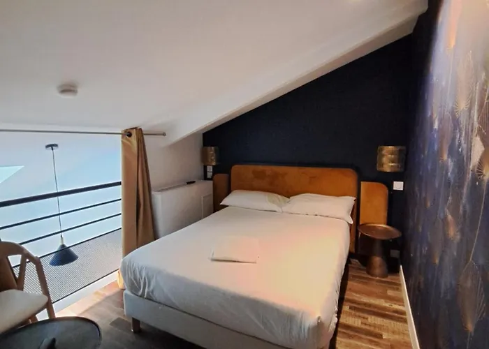 Hotel District Nation 2*