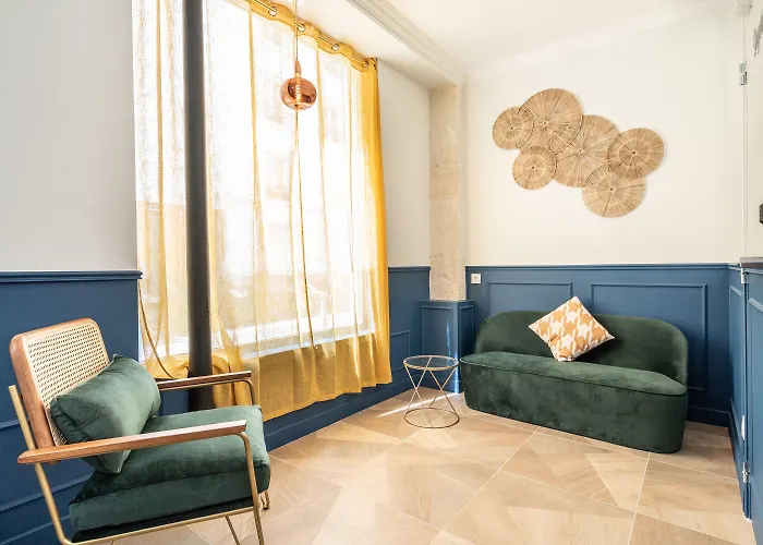 District Nation Hotel 2*