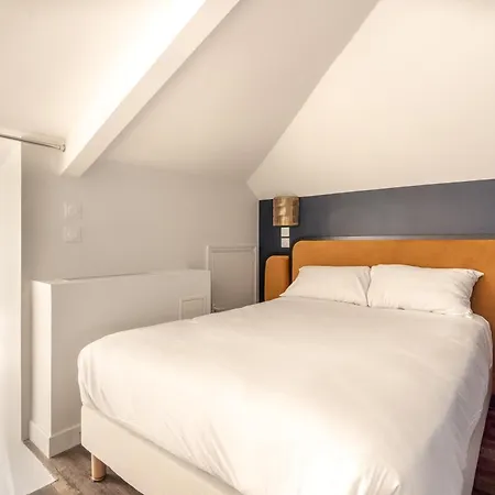 District Nation Hotell 2*