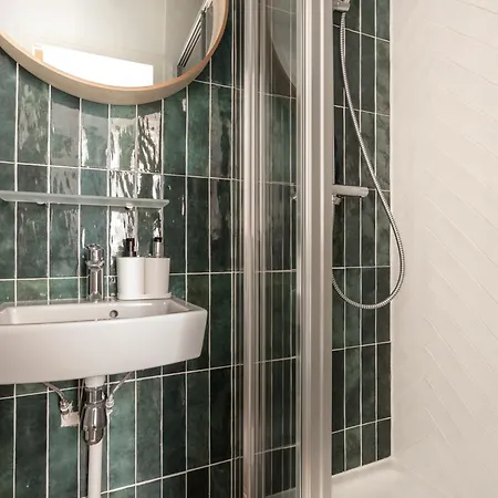 District Nation Hotell 2*