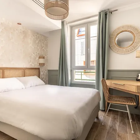 District Nation Hotell 2*