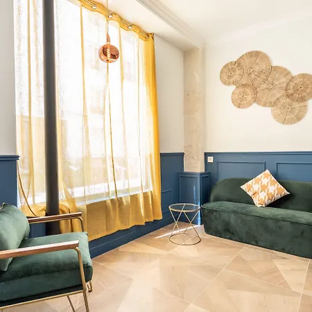 District Nation Hotell 2*